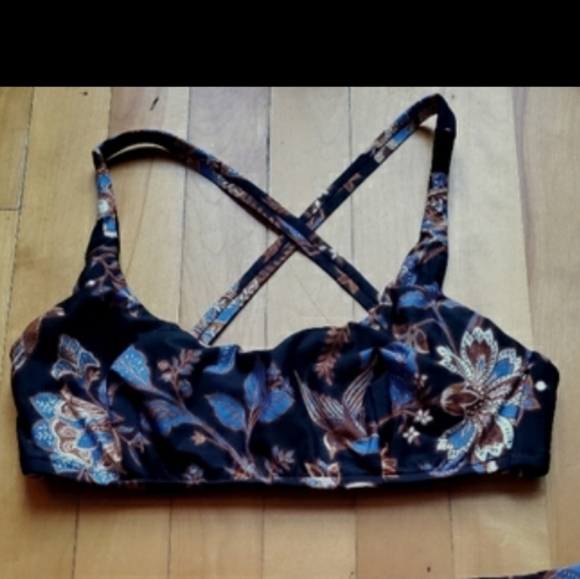 NWOT Seafolly Silk Road Scoop neck bikini top. Paisley.Black, blue. 4 US. DD Cup - Picture 3 of 11